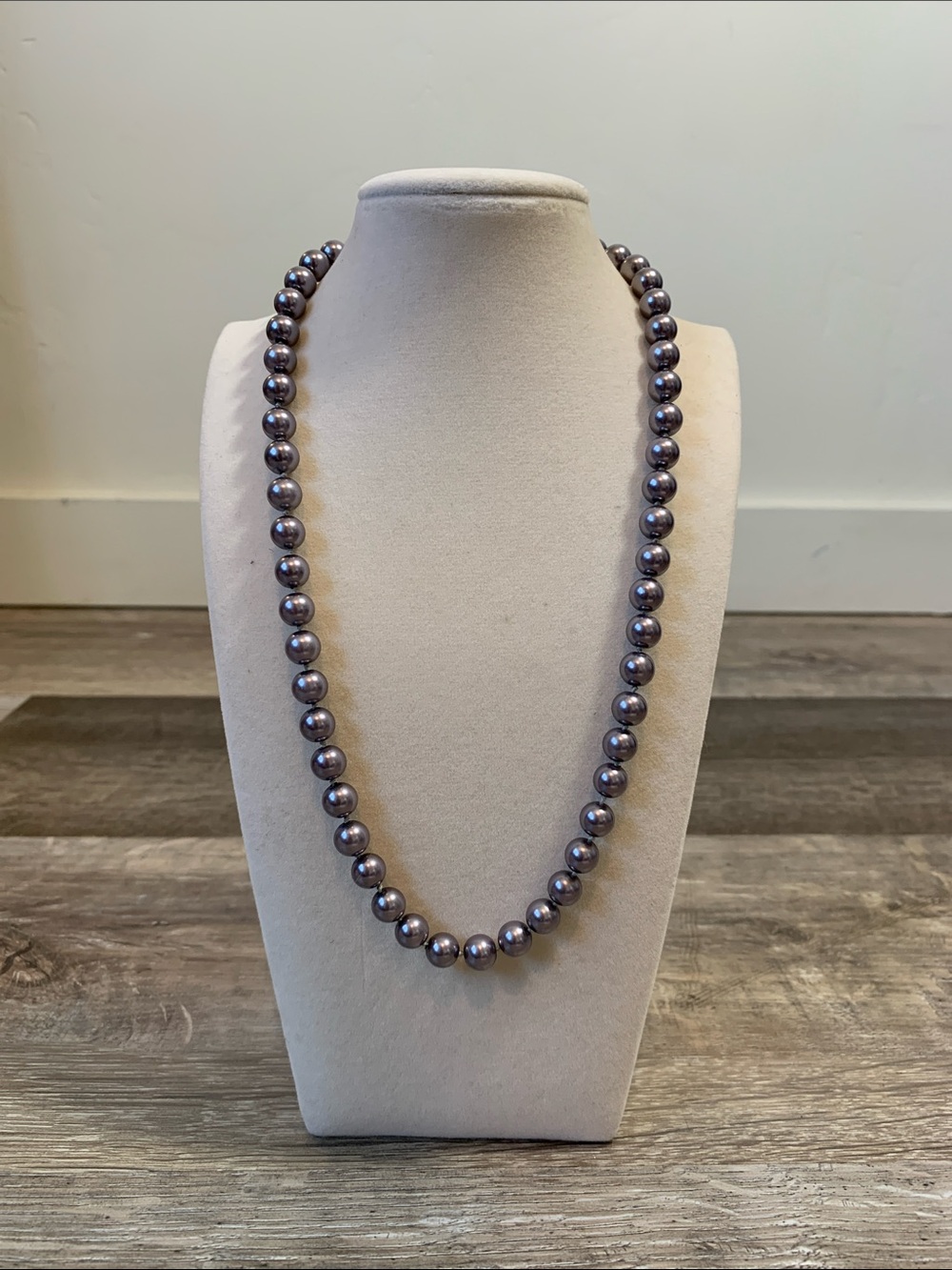 Vintage Lustrous Gray Faux Pearl Necklace - Women's Elegant Jewelry
